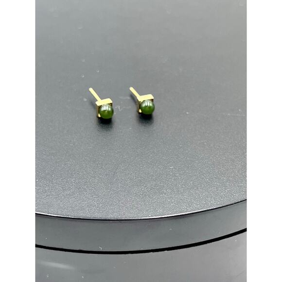 Designer Signed 14k Yellow Gold Green Round Ball Stud Pierced Earrings - Picture 9 of 10